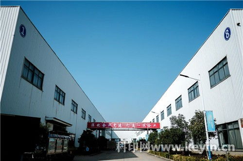 攜手探索創(chuàng)新,主導(dǎo)產(chǎn)業(yè)進步 勁佳科技簽約多臺新一代高寶利必達106印刷機,持續(xù)完善頂級酒包業(yè)務(wù)新布局